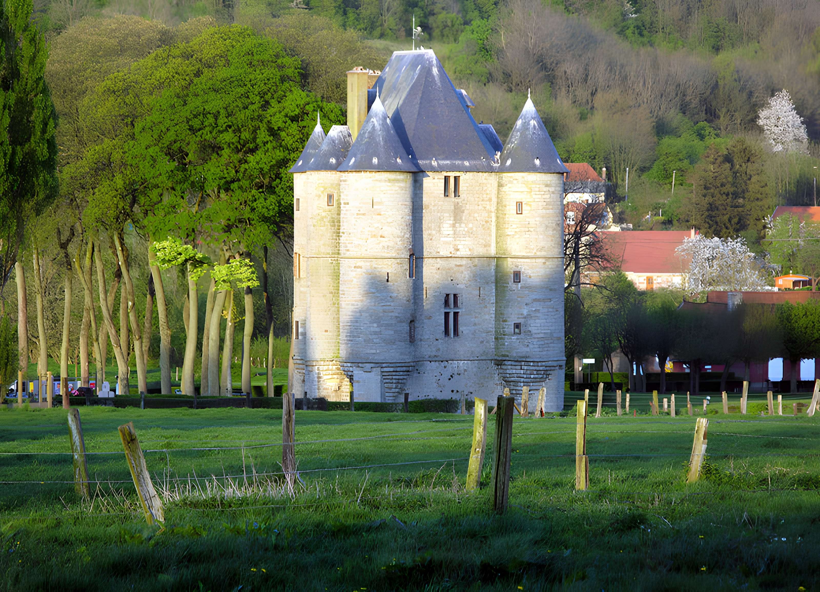 Donjon de Bours
