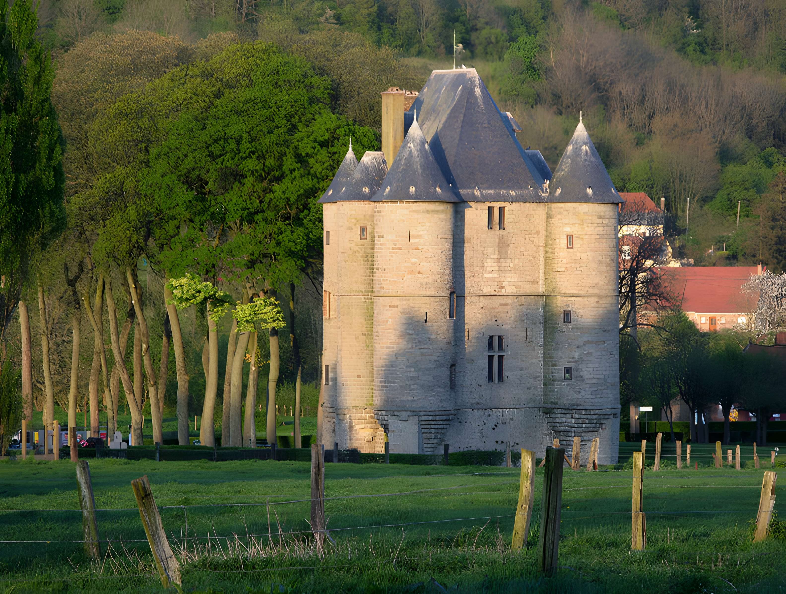 Donjon de Bours