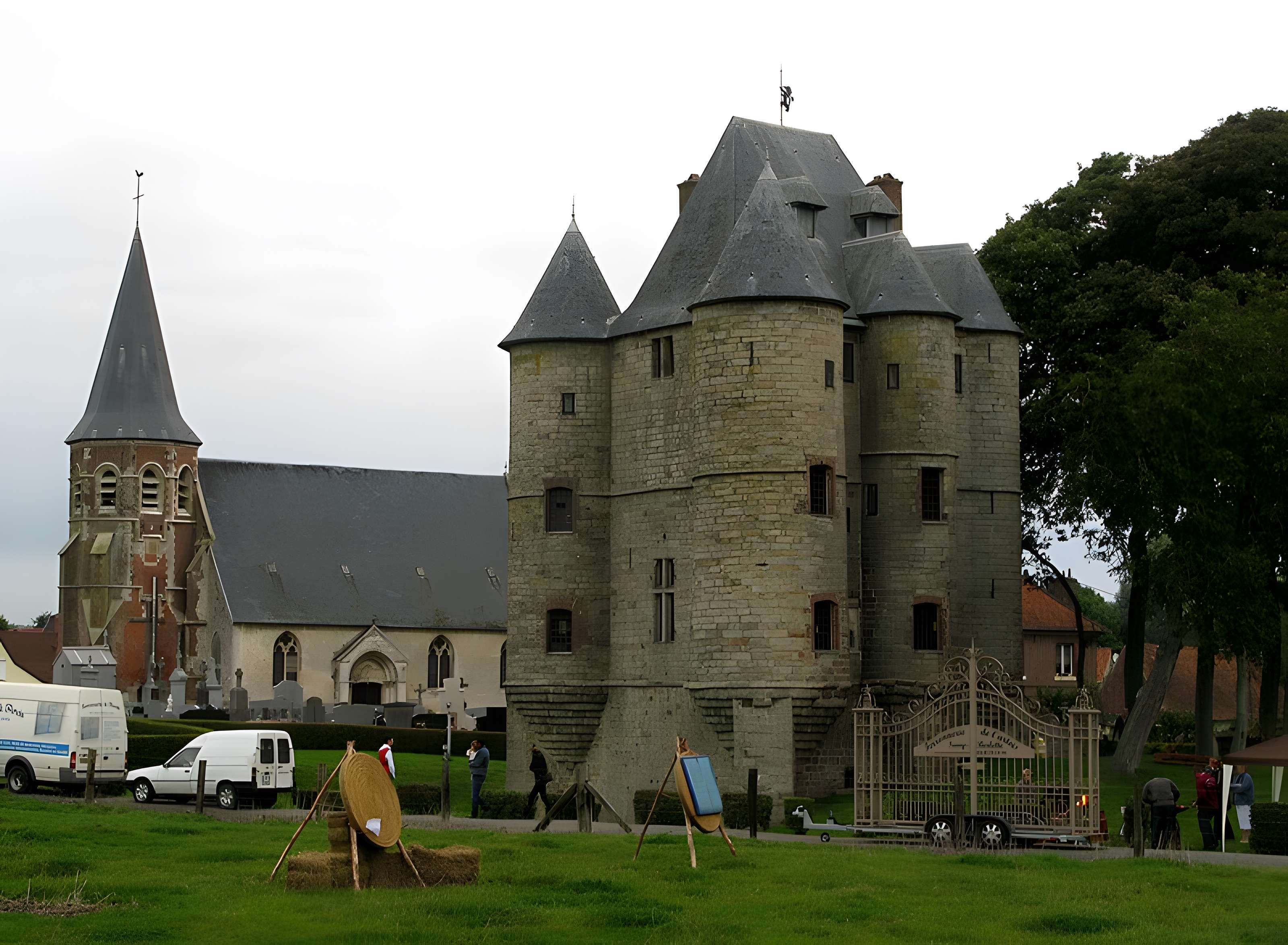 Donjon de Bours