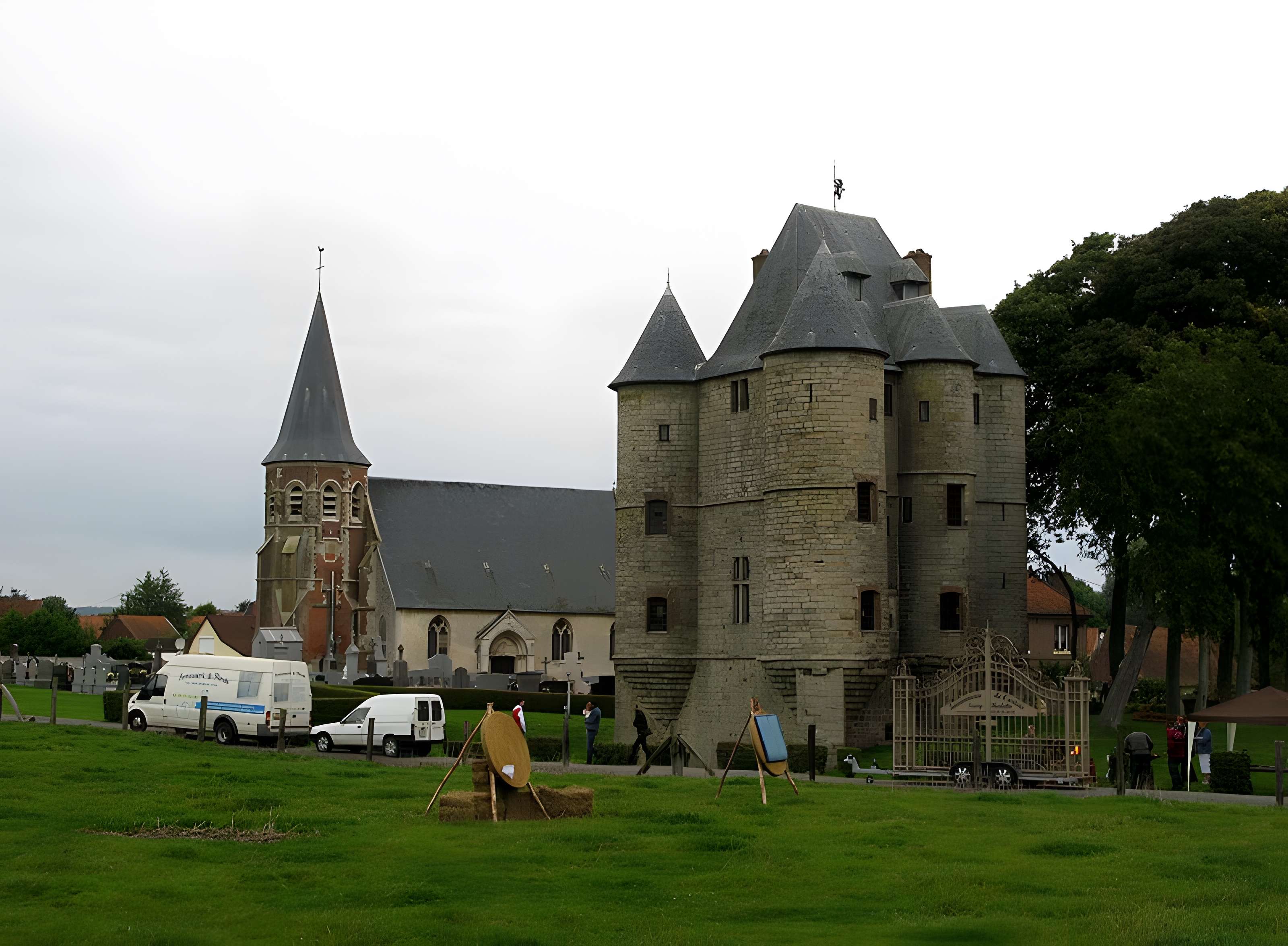 Donjon de Bours