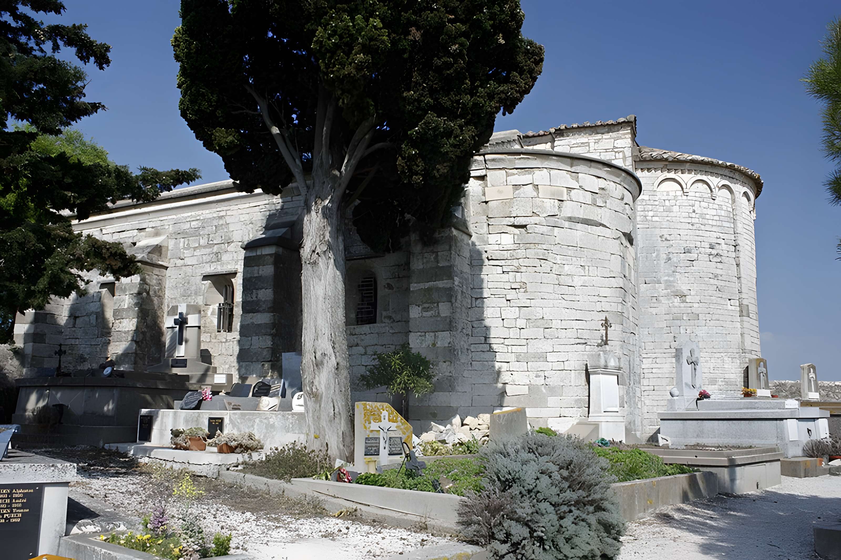 Chapelle Saint-Julien de Montredon de Salinelles