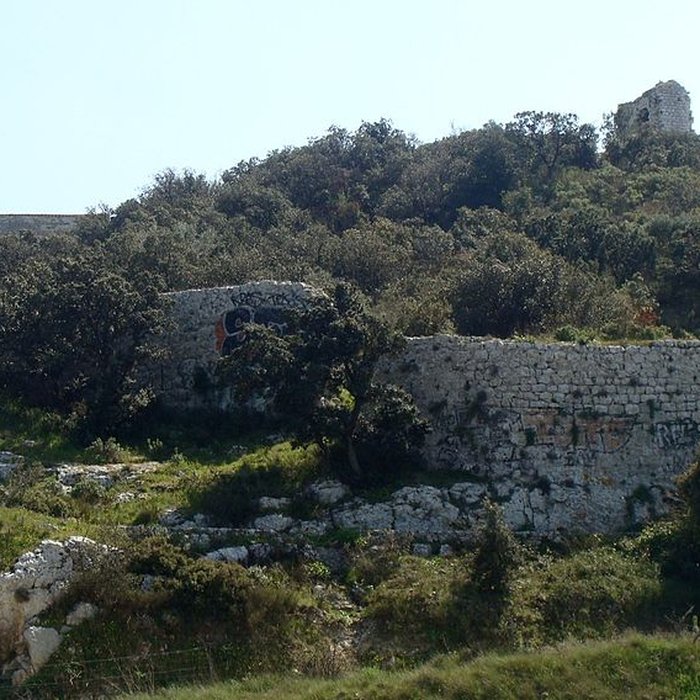 Photo de Chapelle Saint-Michel et ruines du château