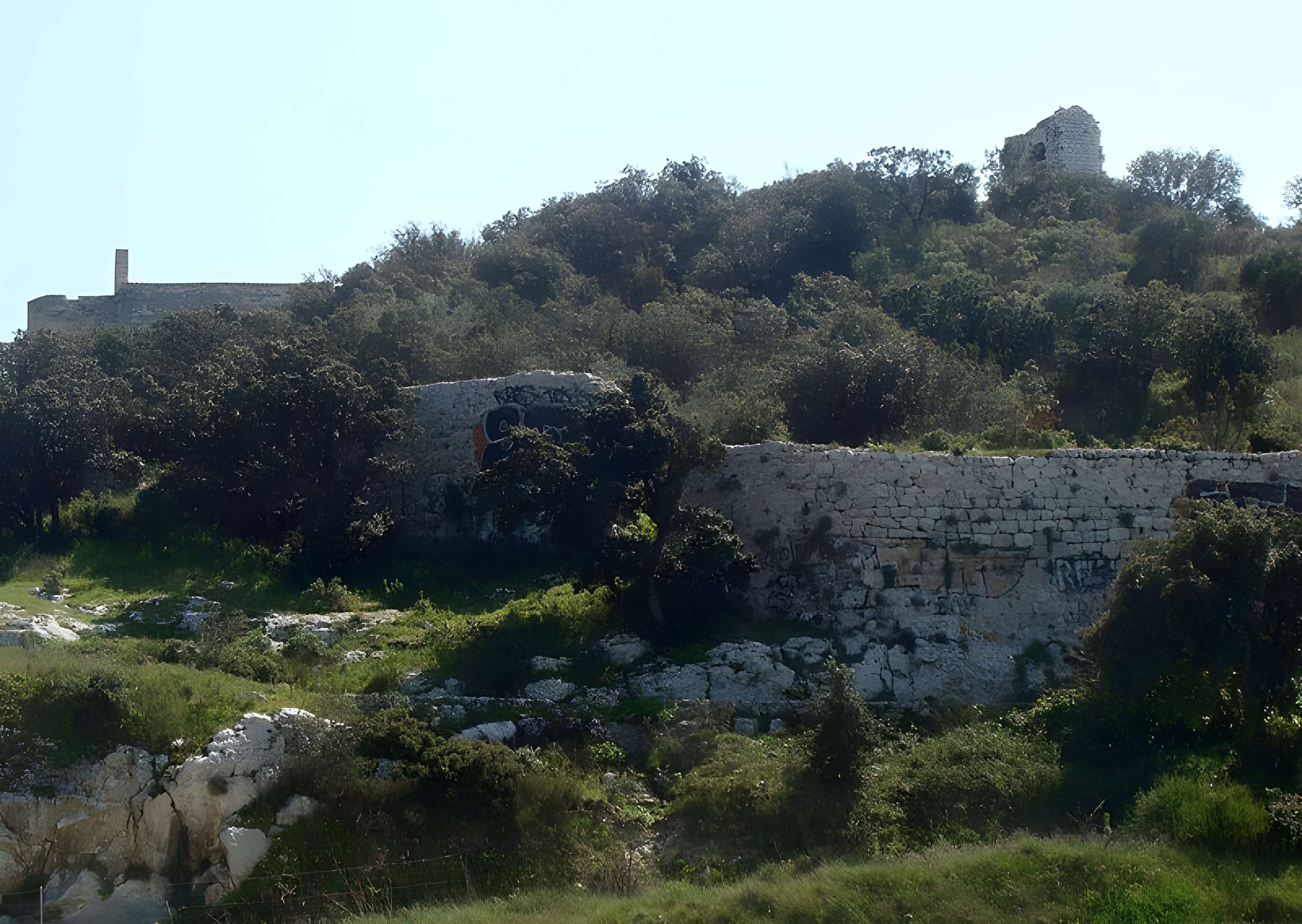 Chapelle Saint-Michel et ruines du château