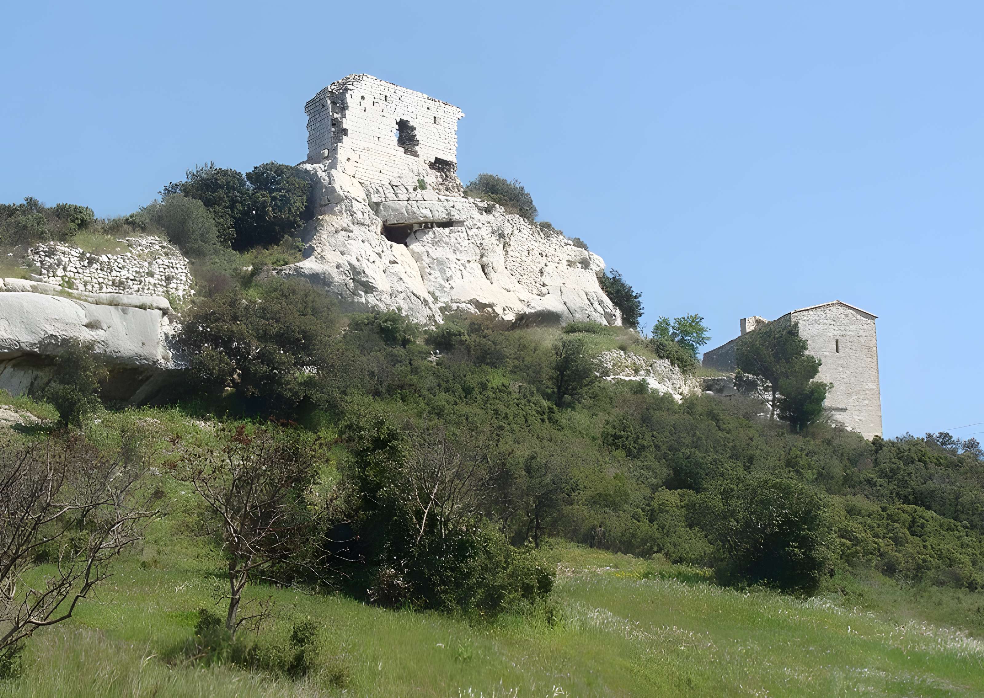 Chapelle Saint-Michel et ruines du château