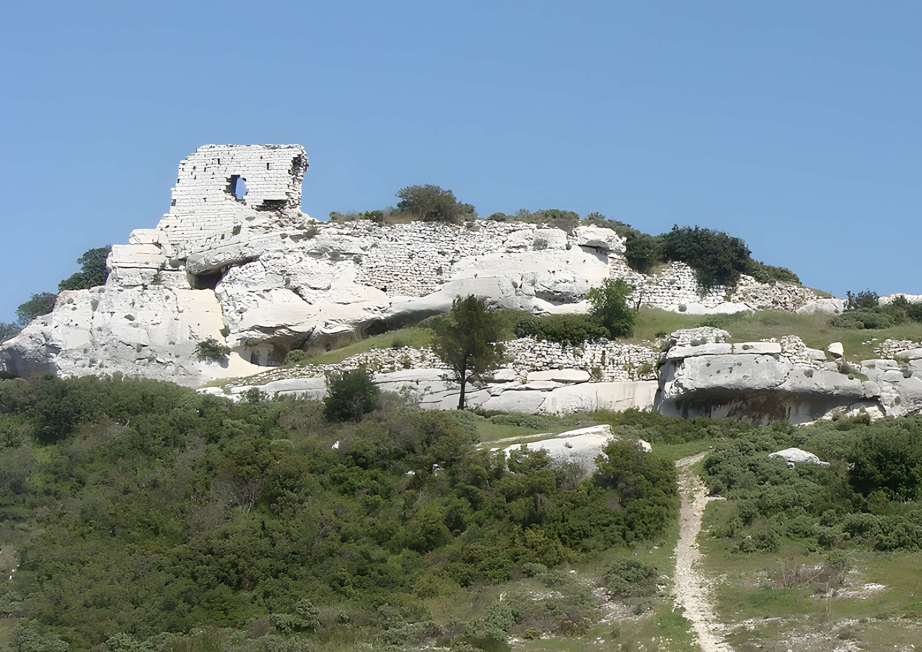 Chapelle Saint-Michel et ruines du château