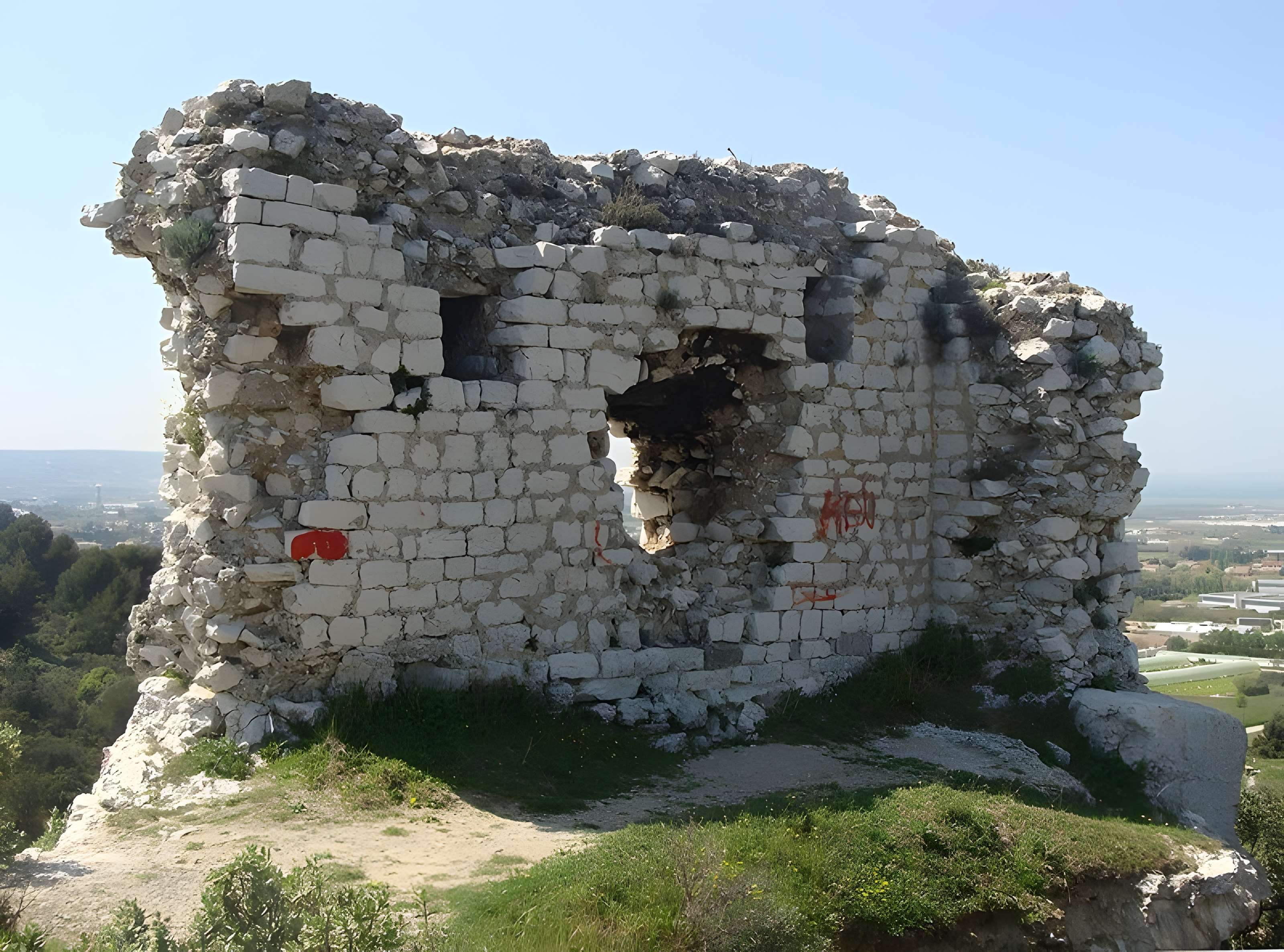 Chapelle Saint-Michel et ruines du château