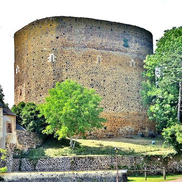 donjon de saint sauveur en puisaye