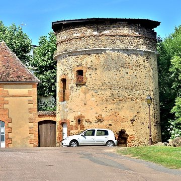 Donjon de Saint-Sauveur-en-Puisaye