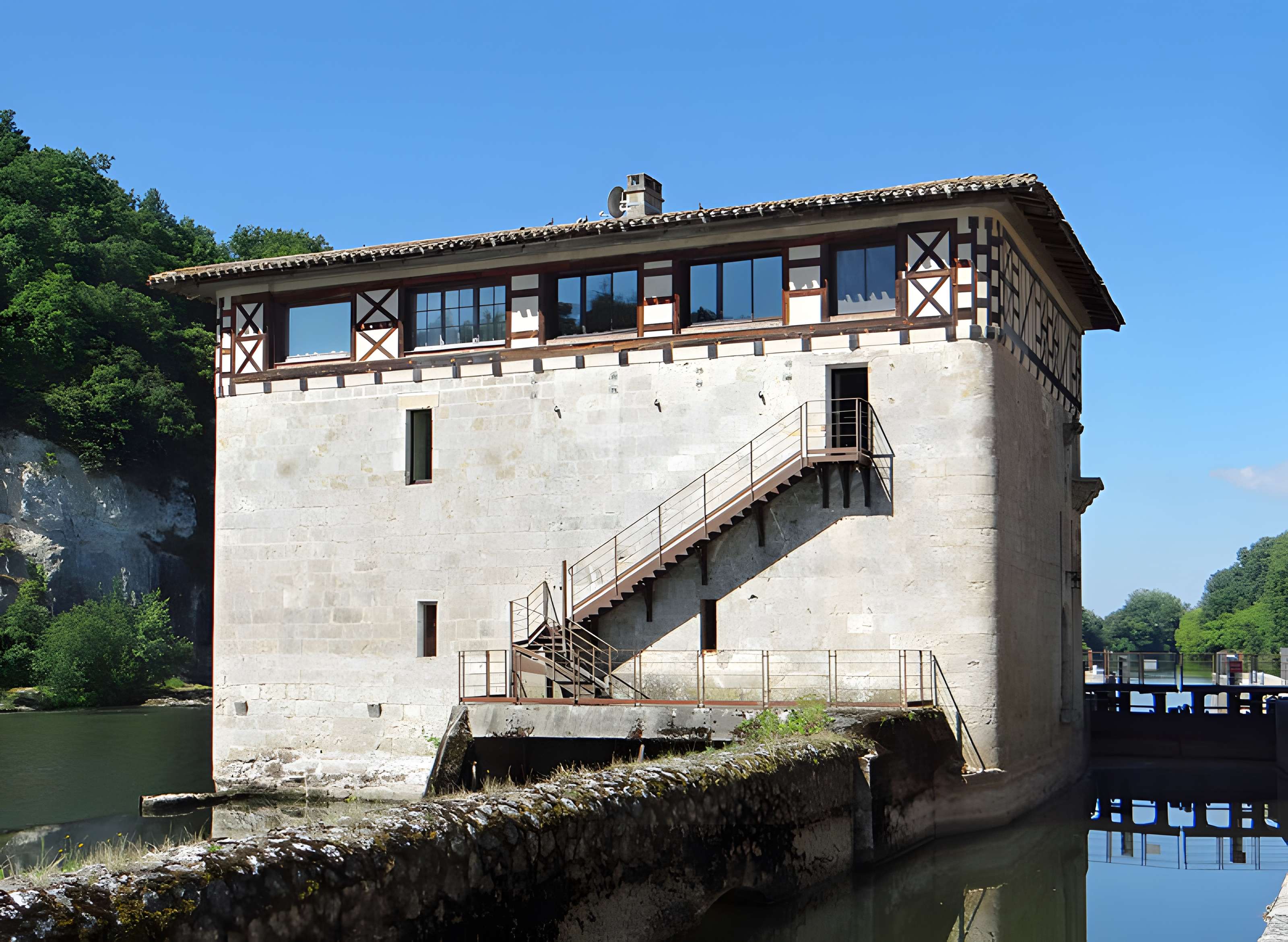 Ecluse et moulin de Lustrac