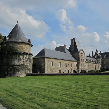Domaine du château de Canisy également sur commune de Saint-Gilles