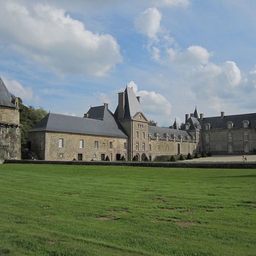 Domaine du château de Canisy également sur commune de Saint-Gilles