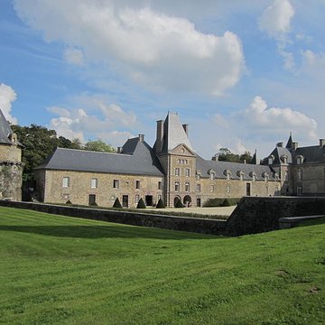 Domaine du château de Canisy également sur commune de Saint-Gilles