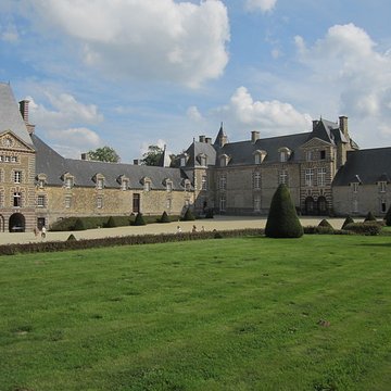 Domaine du château de Canisy également sur commune de Saint-Gilles