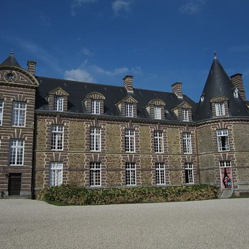 Domaine du château de Canisy également sur commune de Saint-Gilles