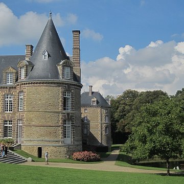 Domaine du château de Canisy également sur commune de Saint-Gilles