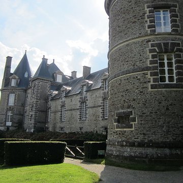 Domaine du château de Canisy également sur commune de Saint-Gilles