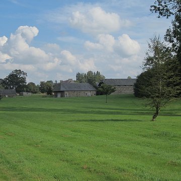 Domaine du château de Canisy également sur commune de Saint-Gilles