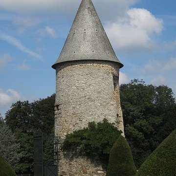 Domaine du château de Canisy également sur commune de Saint-Gilles