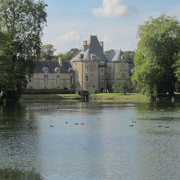 Domaine du château de Canisy également sur commune de Saint-Gilles