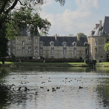 Domaine du château de Canisy également sur commune de Saint-Gilles