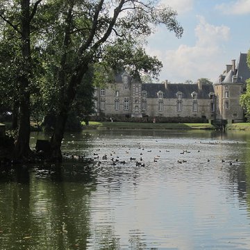 Domaine du château de Canisy également sur commune de Saint-Gilles