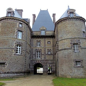 Domaine du château de Canisy également sur commune de Saint-Gilles