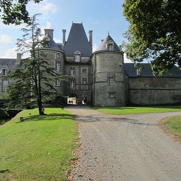 Domaine du château de Canisy également sur commune de Saint-Gilles
