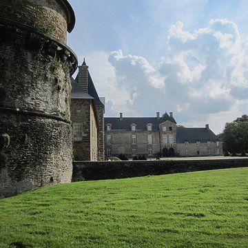 Domaine du château de Canisy également sur commune de Saint-Gilles