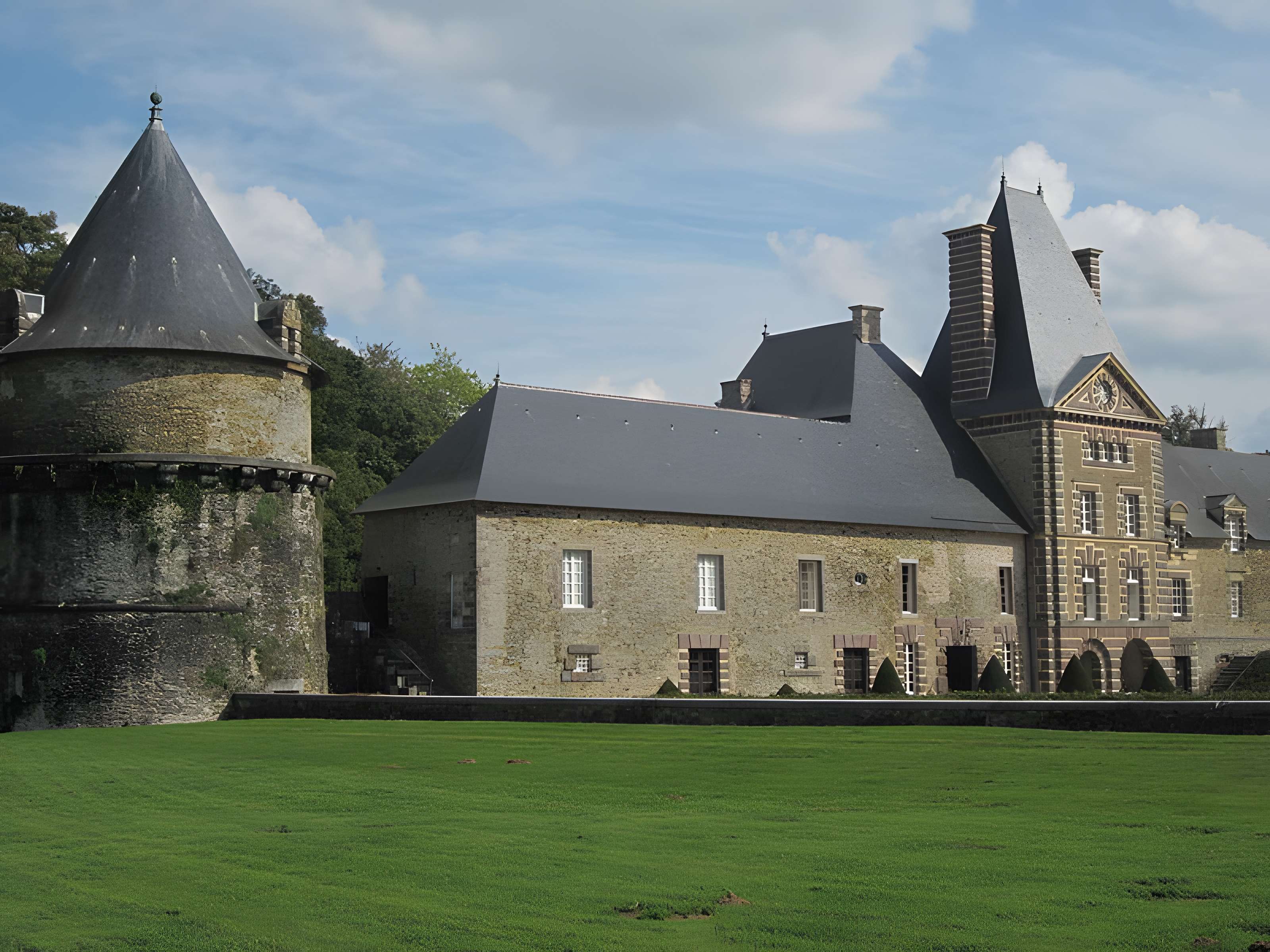 Domaine du château de Canisy (également sur commune de Saint-Gilles)