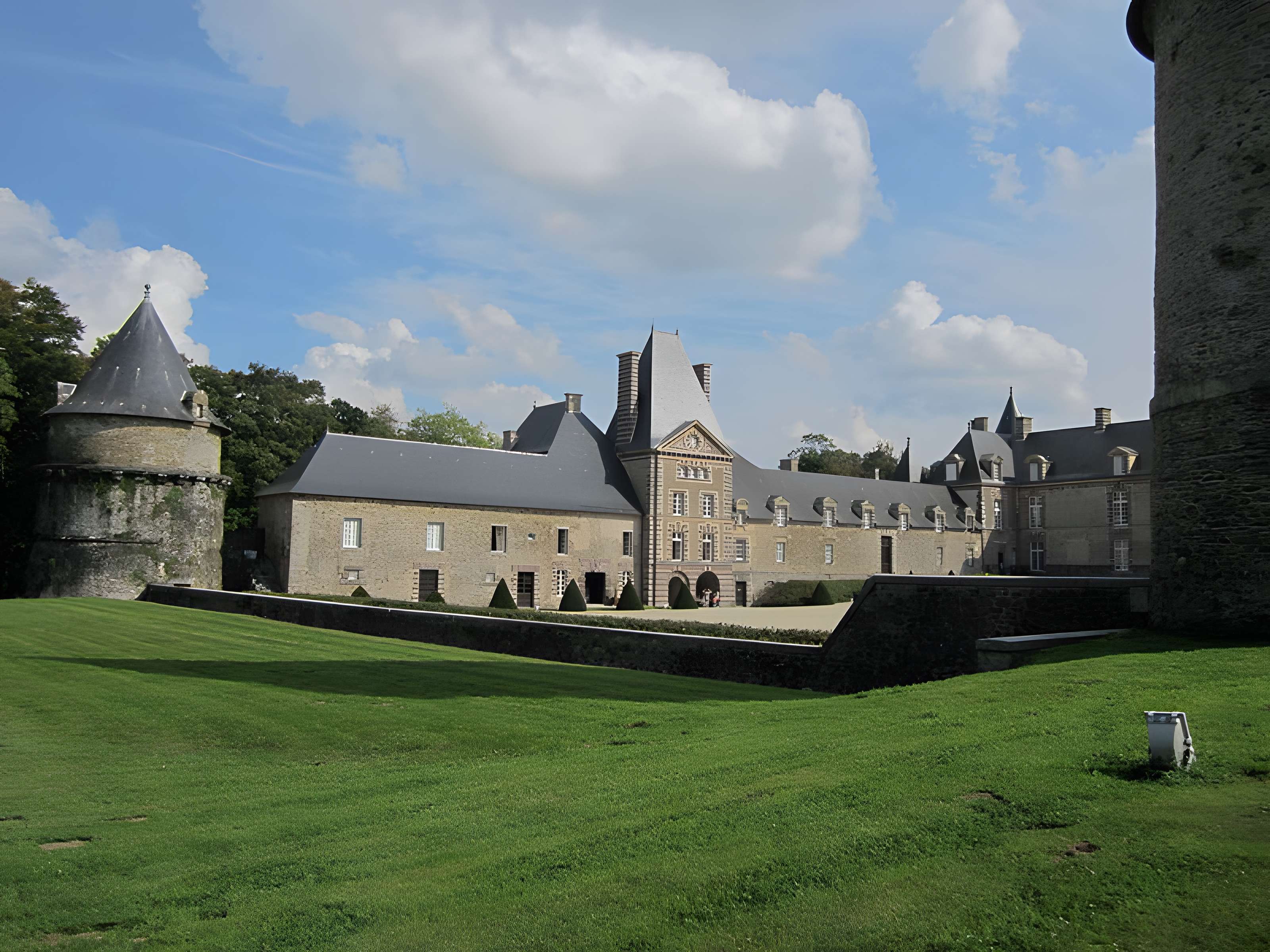 Domaine du château de Canisy (également sur commune de Saint-Gilles)