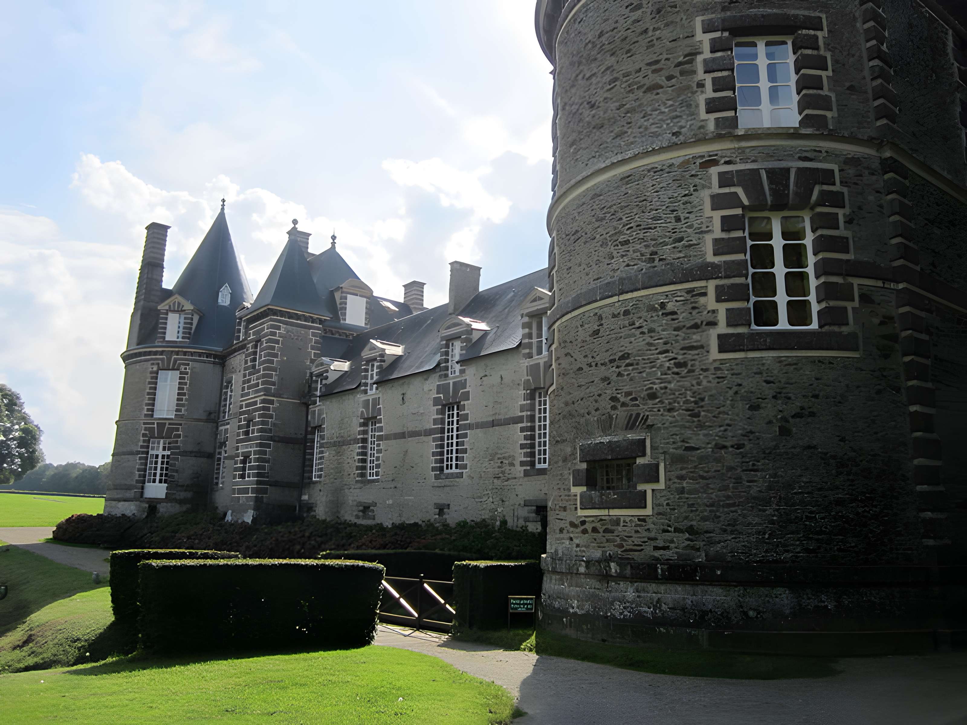 Domaine du château de Canisy (également sur commune de Saint-Gilles)