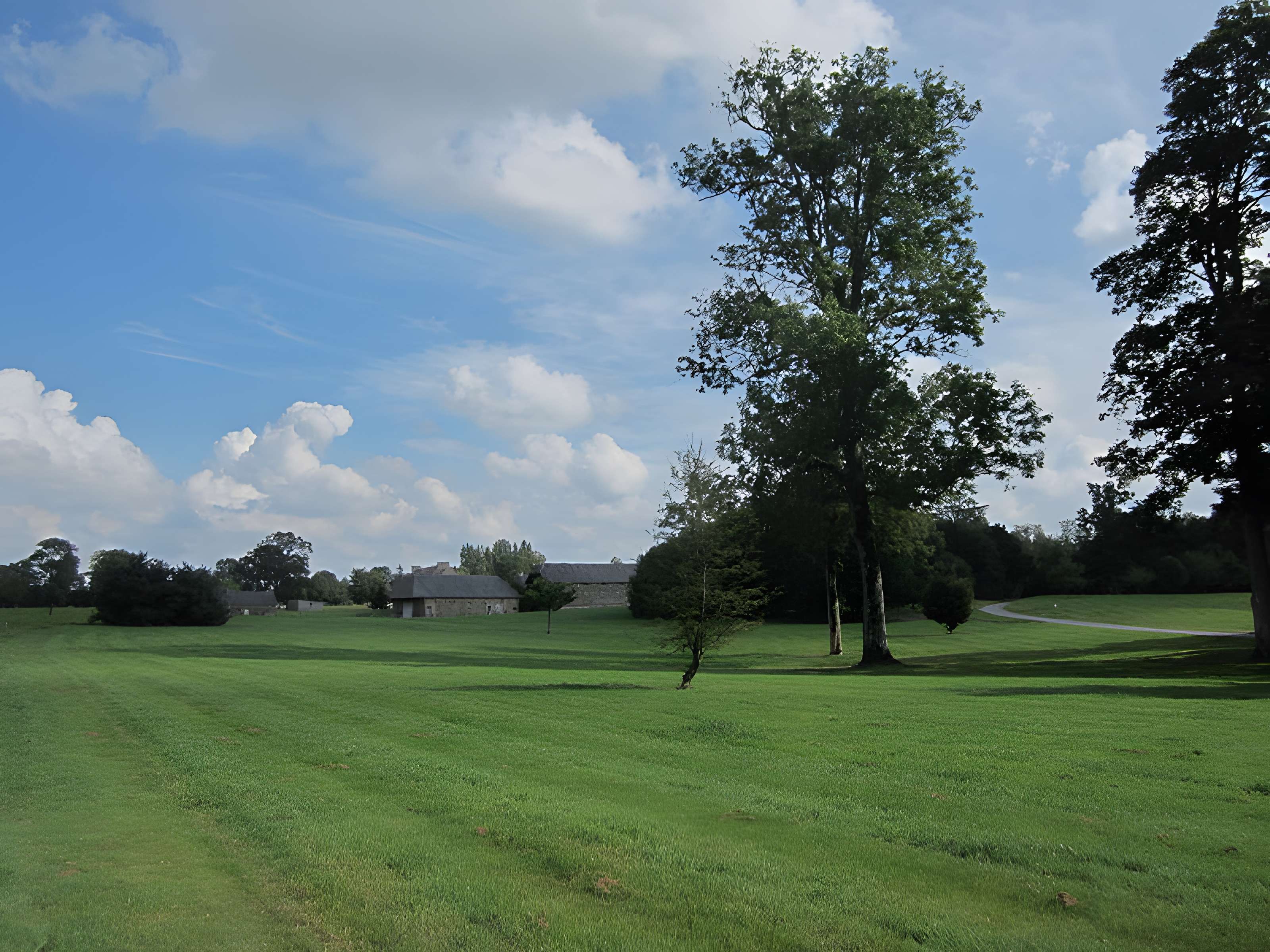 Domaine du château de Canisy (également sur commune de Saint-Gilles)