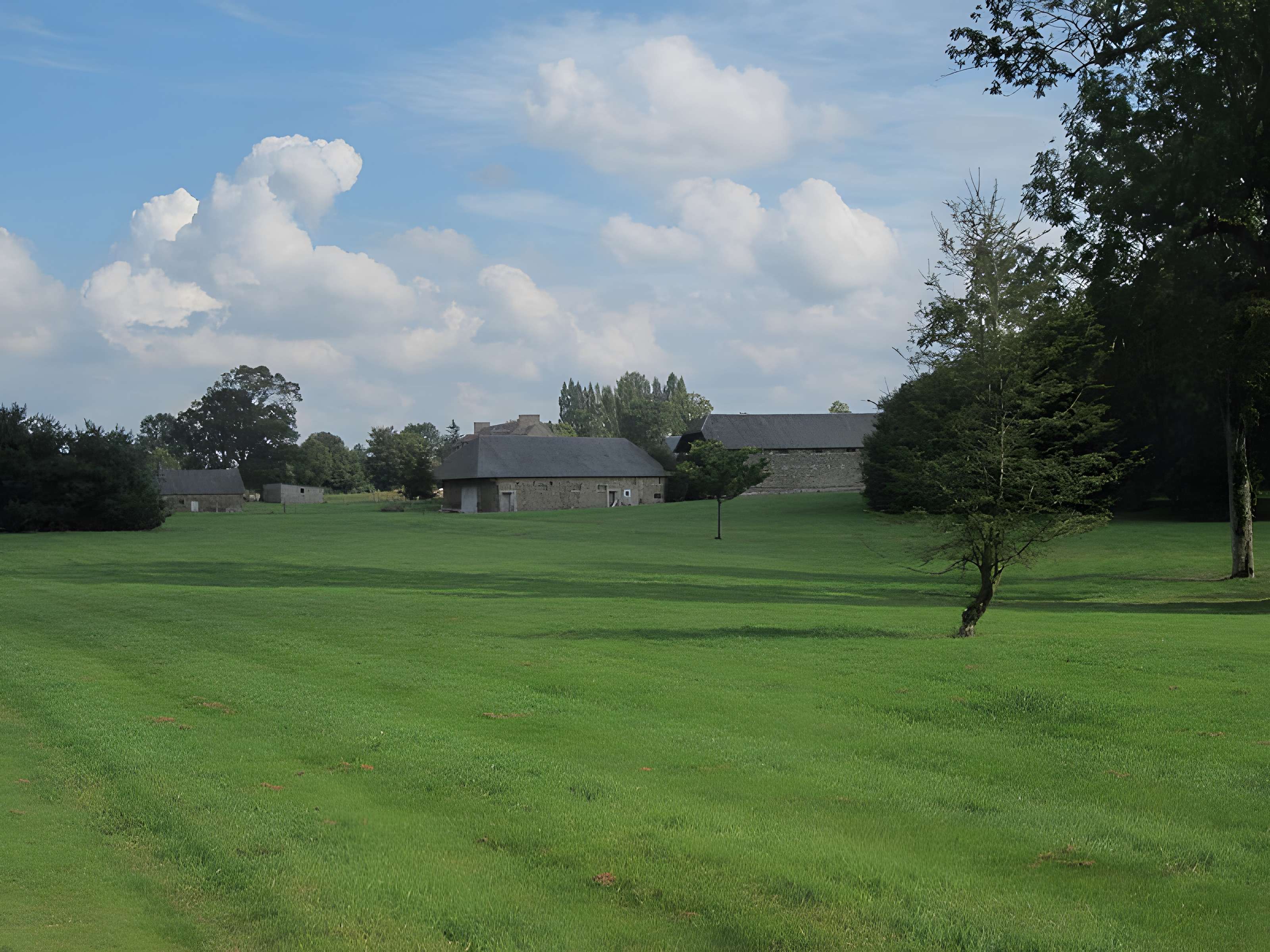 Domaine du château de Canisy (également sur commune de Saint-Gilles)