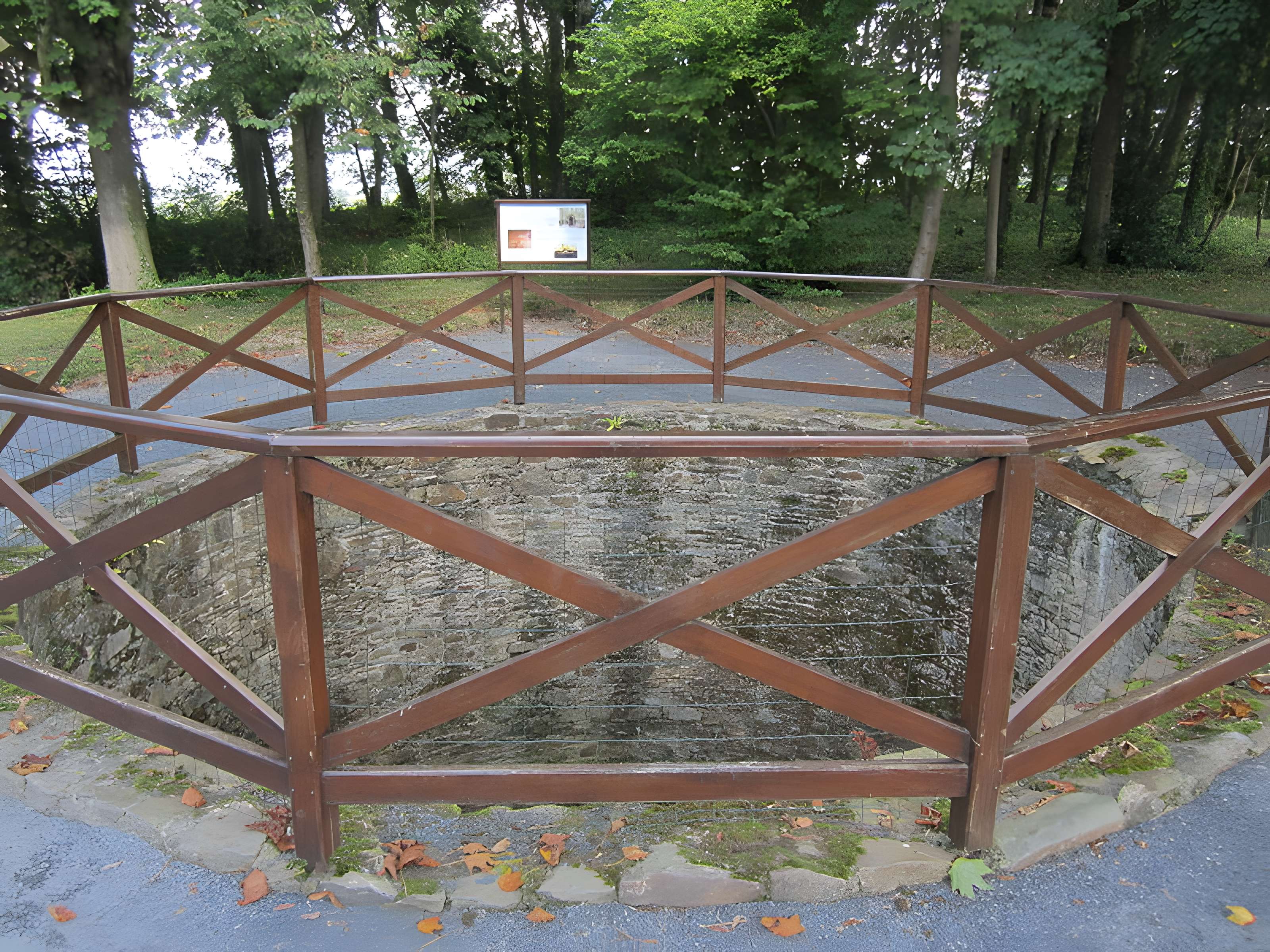 Domaine du château de Canisy (également sur commune de Saint-Gilles)