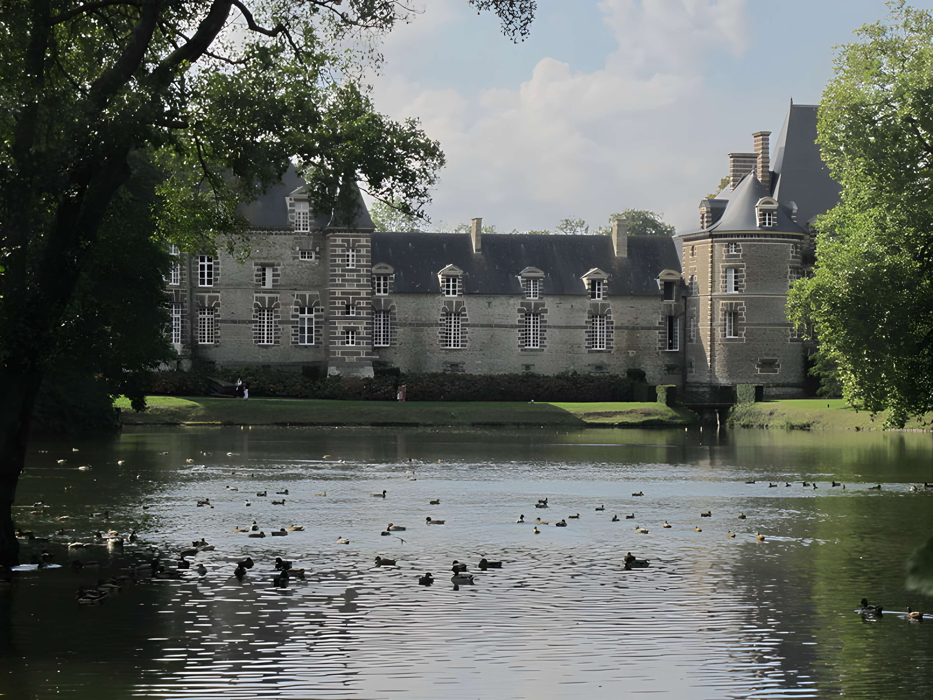Domaine du château de Canisy (également sur commune de Saint-Gilles)
