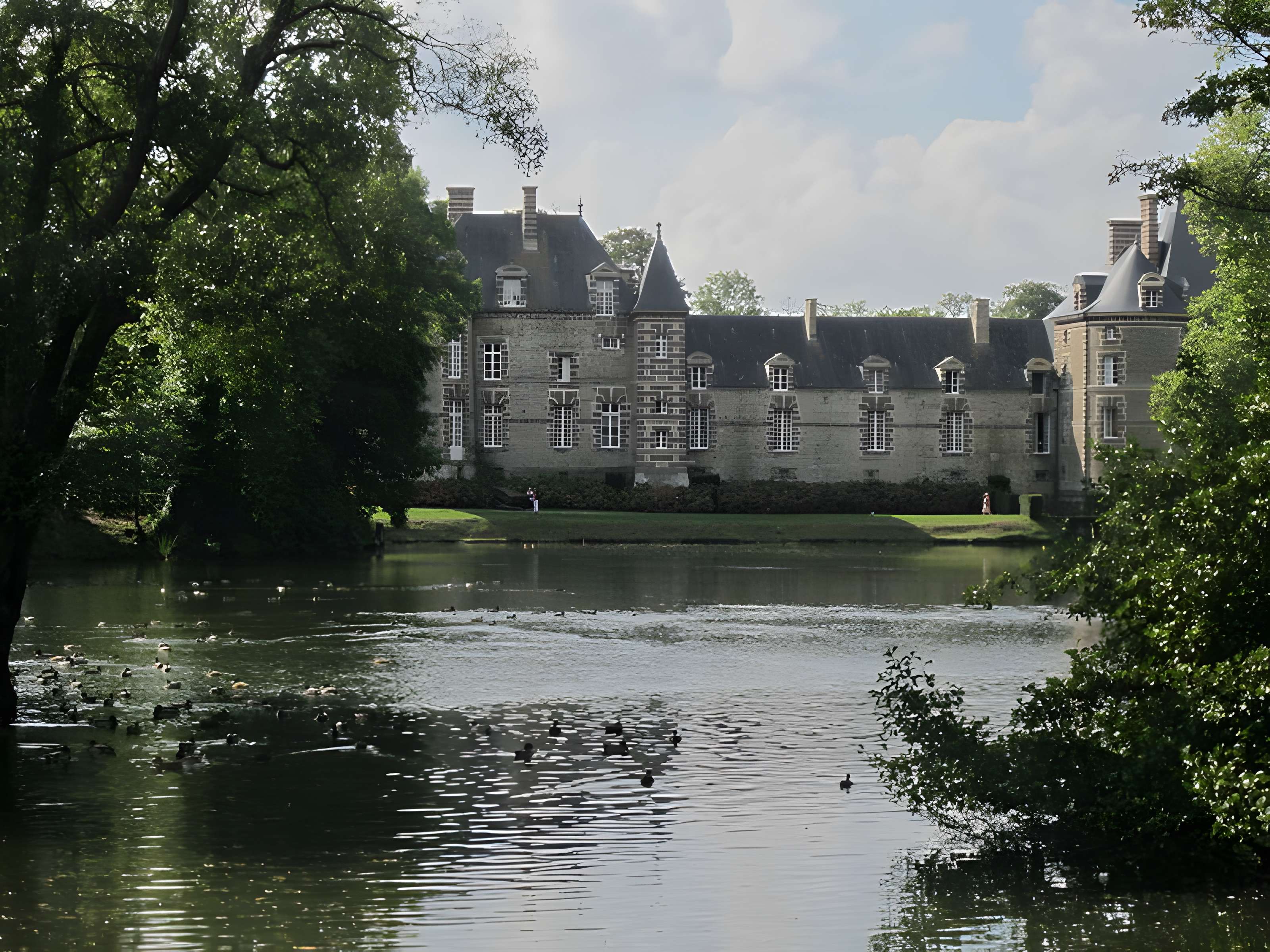 Domaine du château de Canisy (également sur commune de Saint-Gilles)