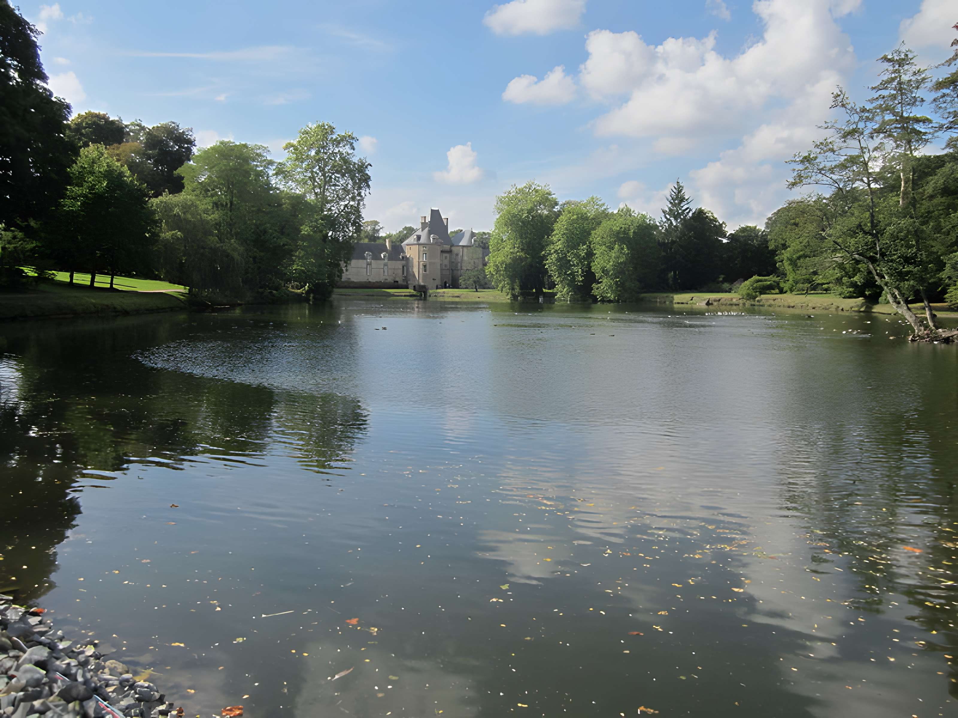 Domaine du château de Canisy (également sur commune de Saint-Gilles)