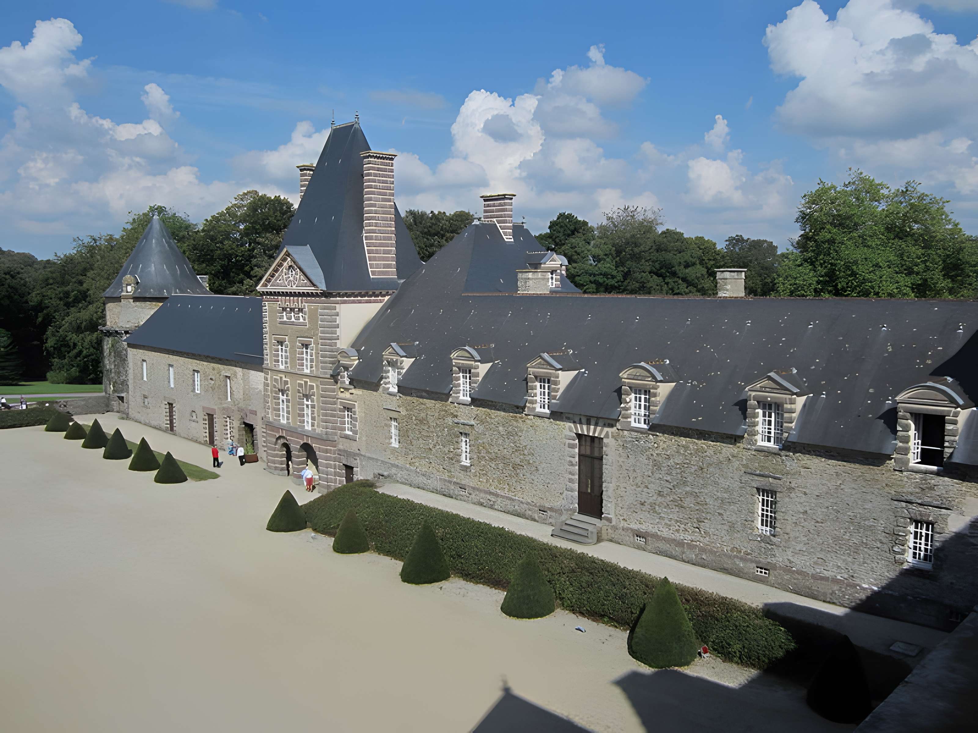 Domaine du château de Canisy (également sur commune de Saint-Gilles)