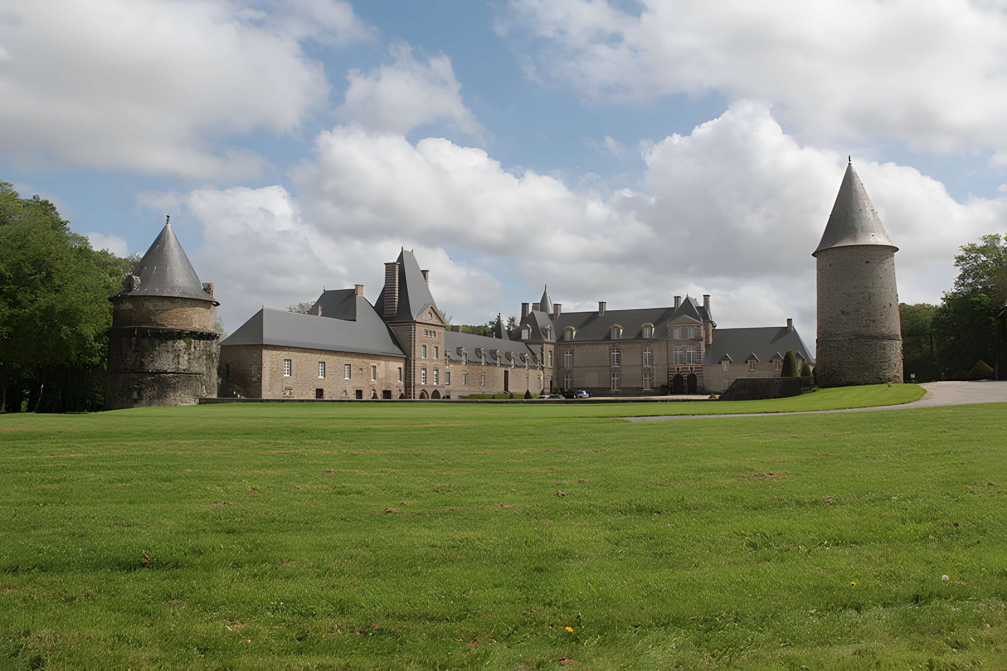 Domaine du château de Canisy (également sur commune de Saint-Gilles)