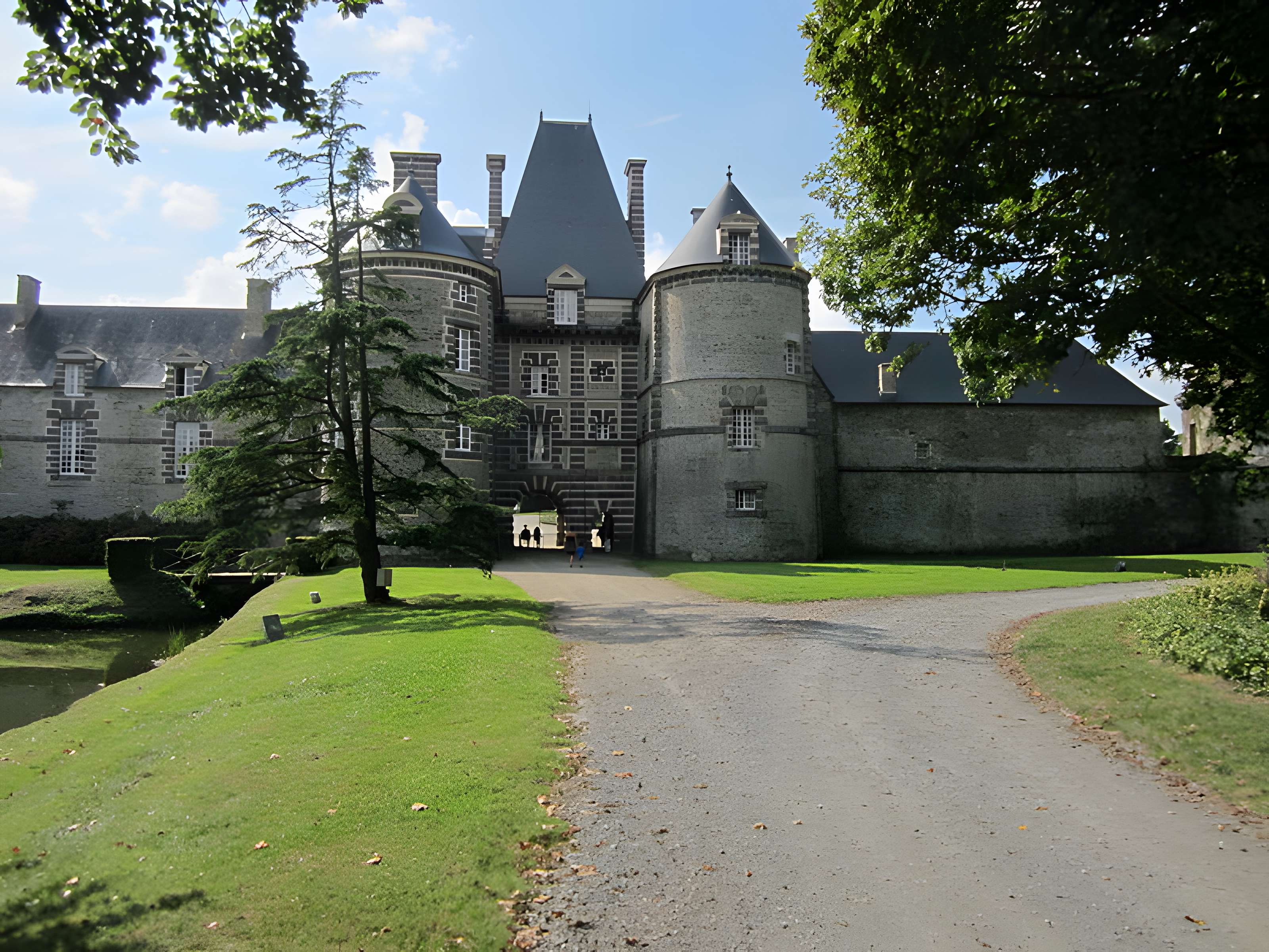 Domaine du château de Canisy (également sur commune de Saint-Gilles)