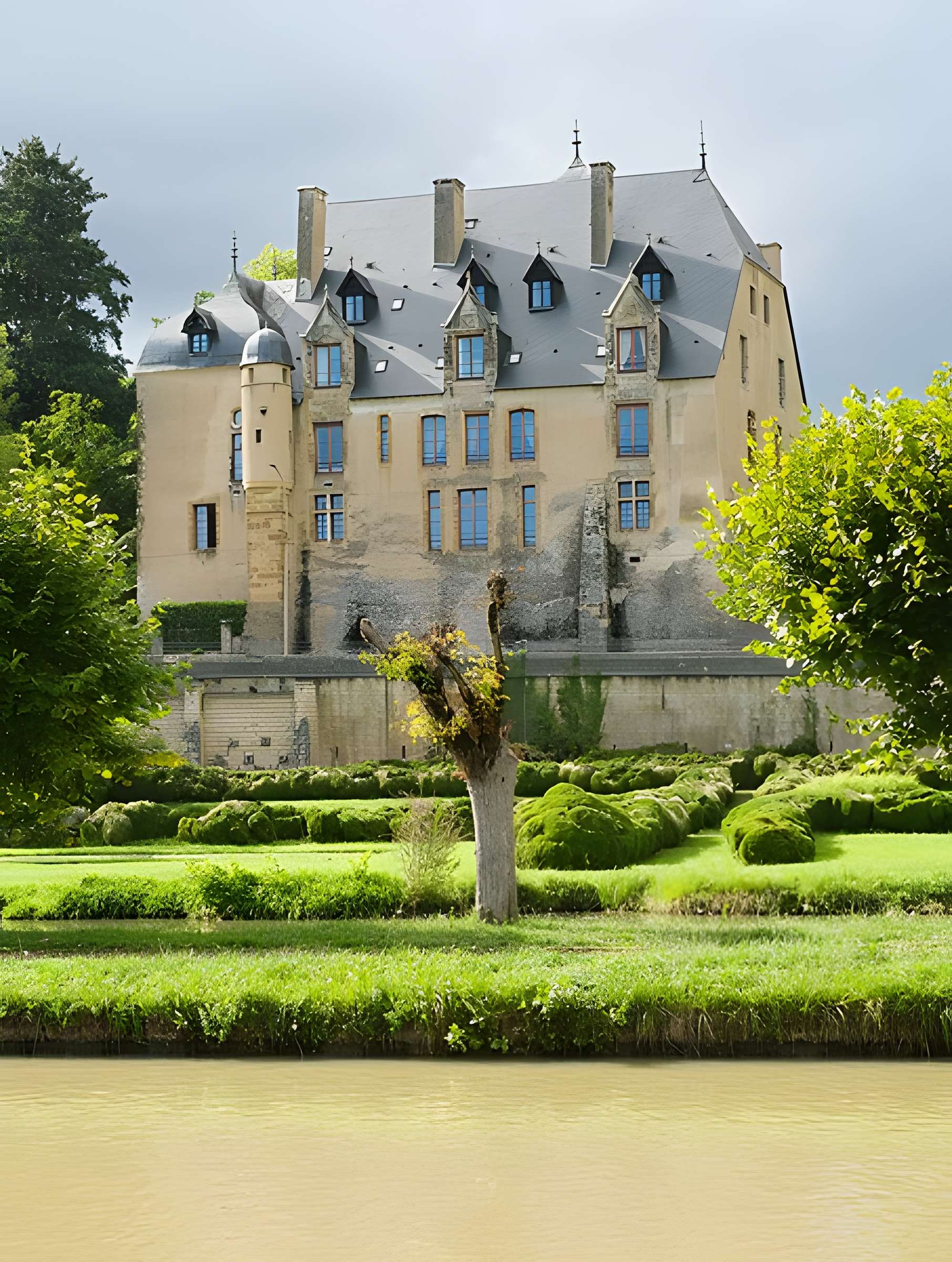 Château de Châtillon-en-Bazois