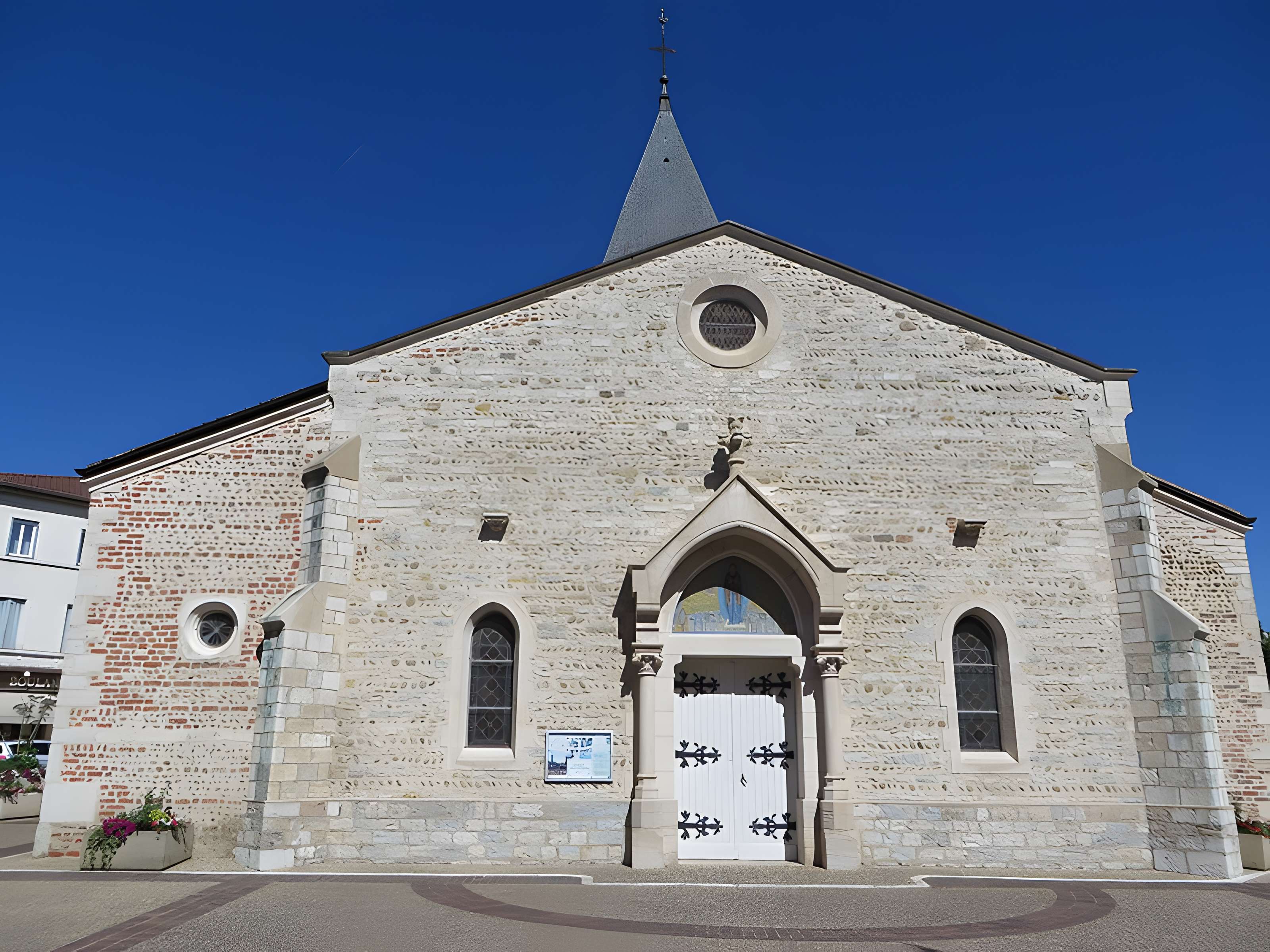 Église de la Nativité-de-la-Sainte-Vierge de Villars-les-Dombes