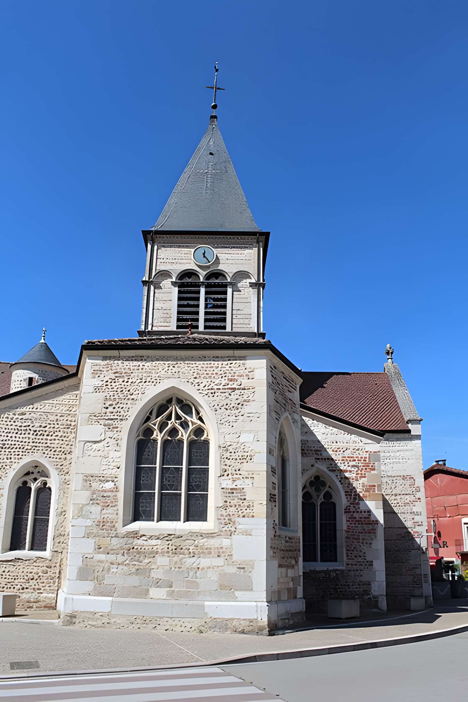 Église de la Nativité-de-la-Sainte-Vierge de Villars-les-Dombes