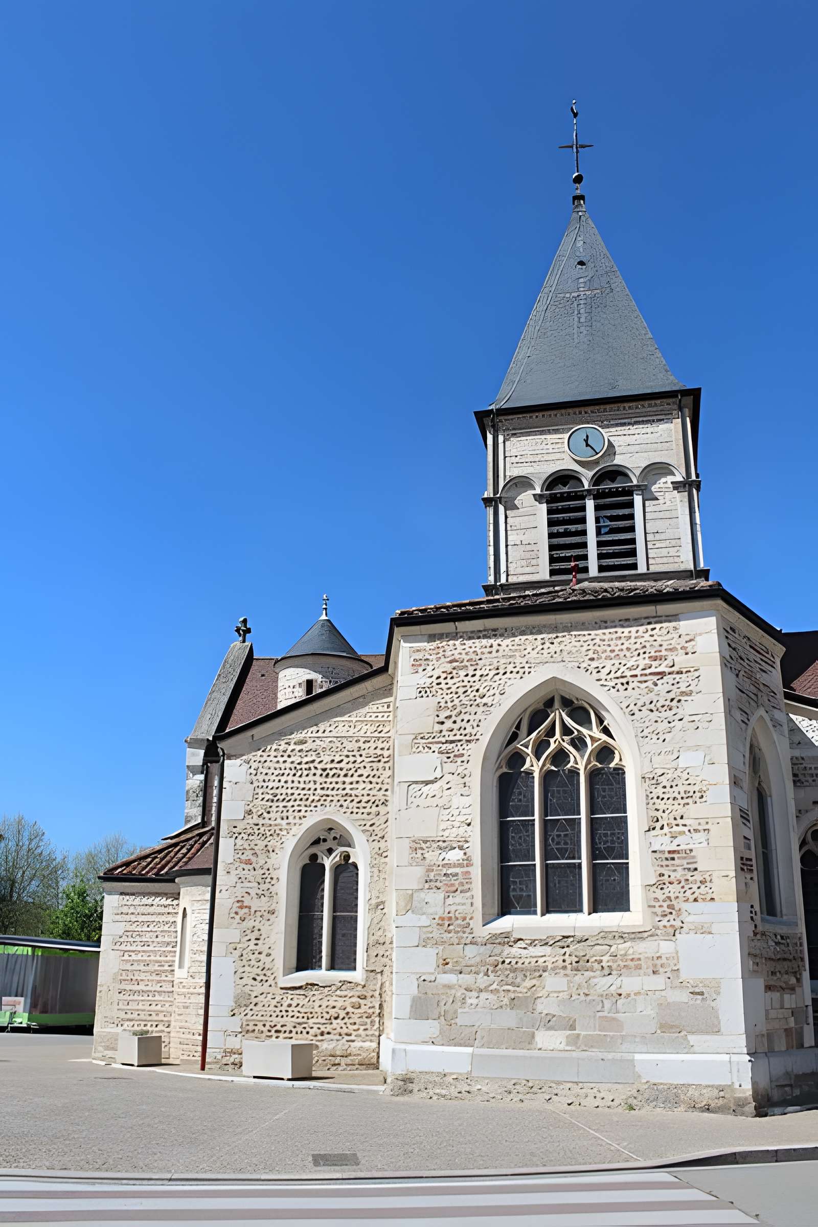 Église de la Nativité-de-la-Sainte-Vierge de Villars-les-Dombes