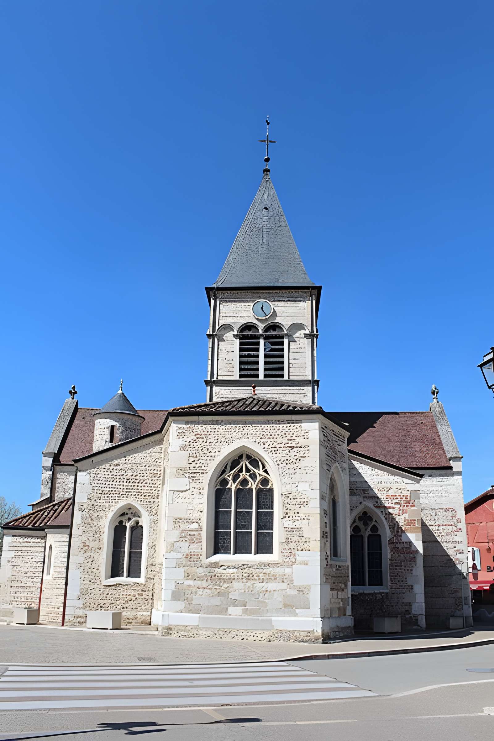 Église de la Nativité-de-la-Sainte-Vierge de Villars-les-Dombes
