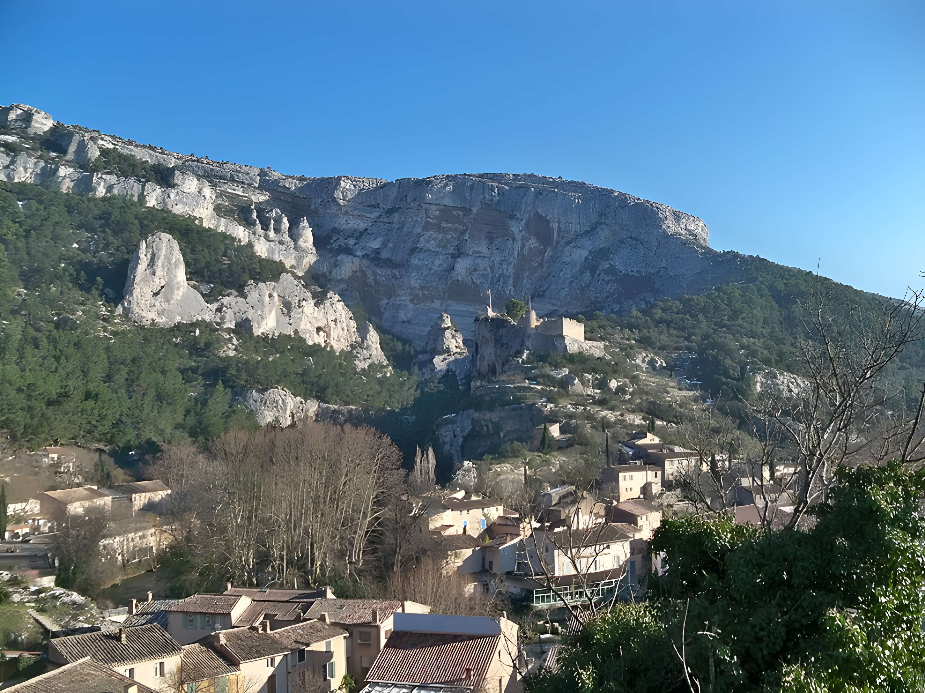 Château de Fontaine-de-Vaucluse