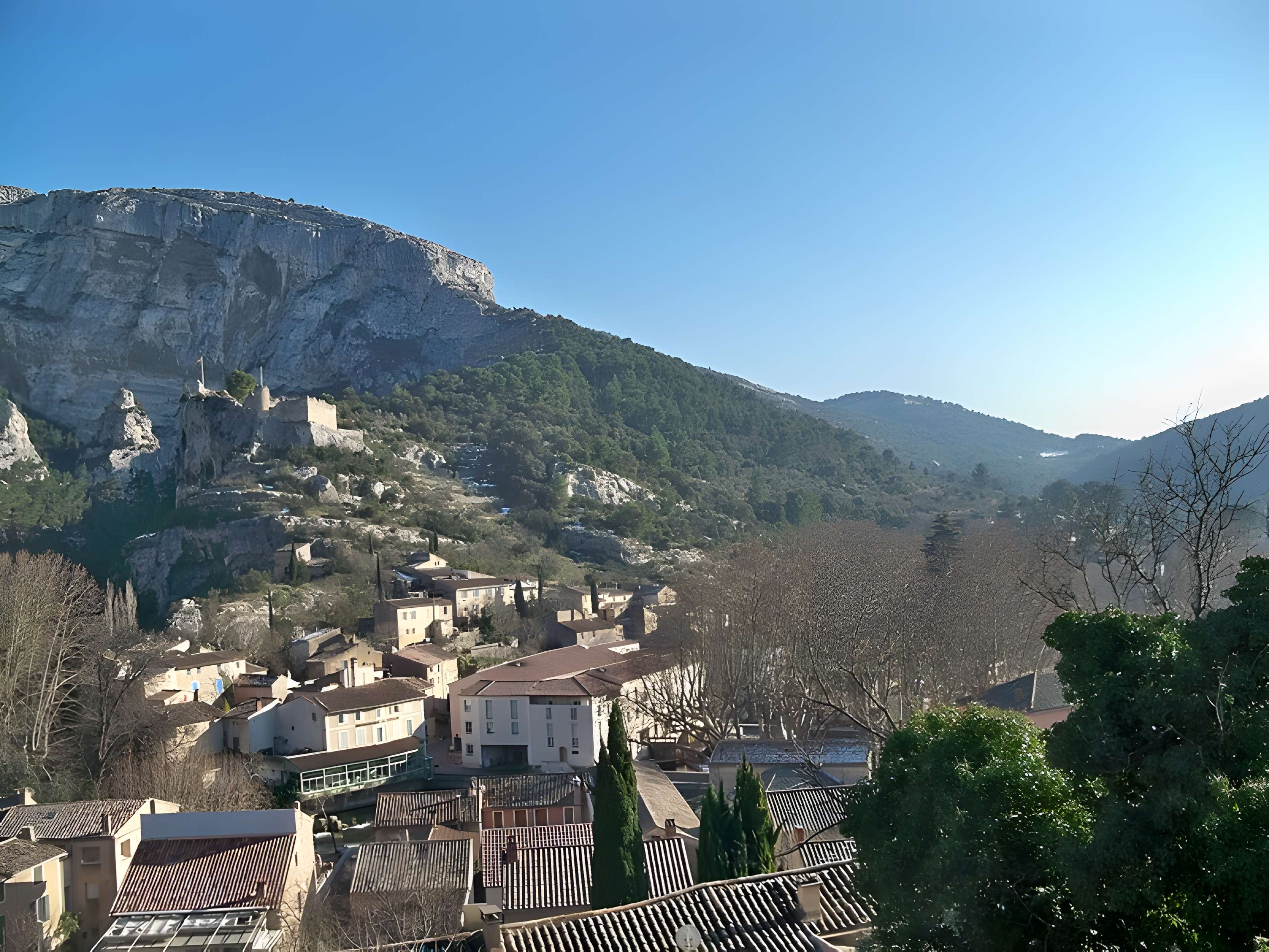 Château de Fontaine-de-Vaucluse