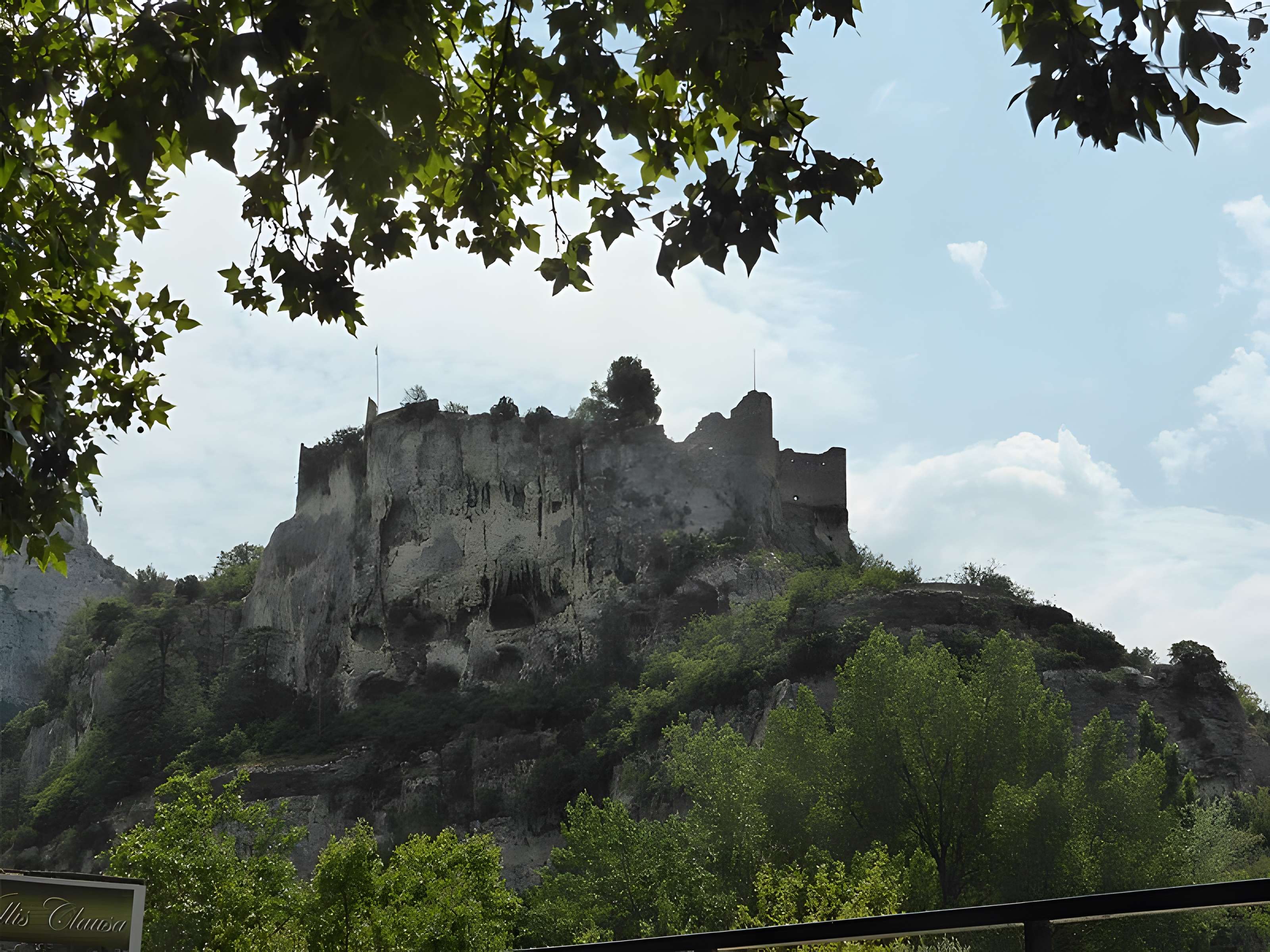 Château de Fontaine-de-Vaucluse
