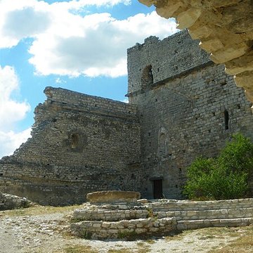 Monastère fortifié de Thouzon
