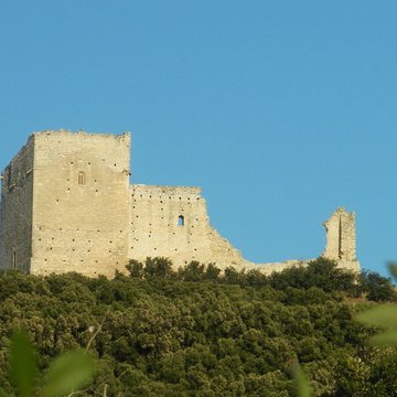 Monastère fortifié de Thouzon